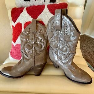 MIA Cowboy Boots Grey Embossed heel Coachella Chic Festival Size 8